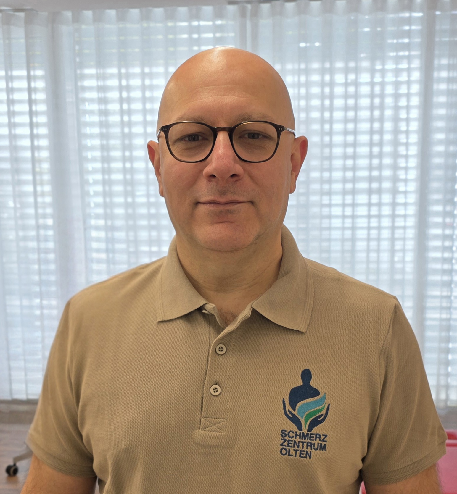 Dr. med. Mohamad Pourtehrani, Facharzt für Orthopädie und Schmerztherapie, Schmerzzentrum Olten